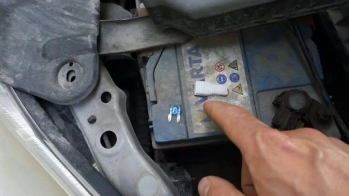 Locate-the-Fuse-Box-How-to-Jumpstart-A-Prius